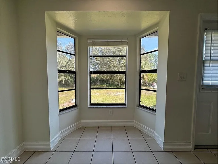 645 Homestead Rd S — Photo 5