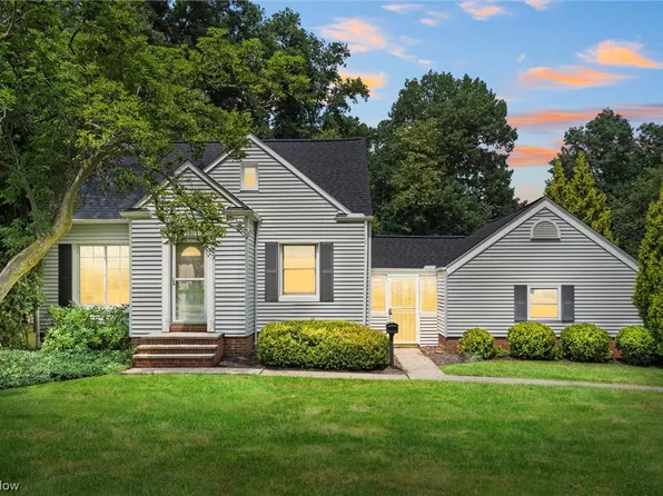 6097 Ridgebury Blvd, Cleveland, OH 44124