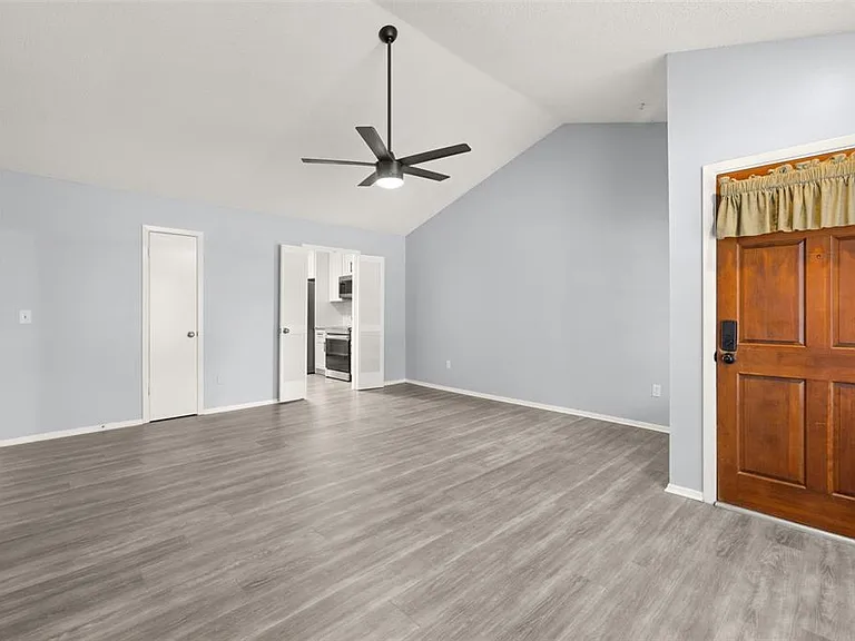 3257 Laurel Dale Dr — Photo 10