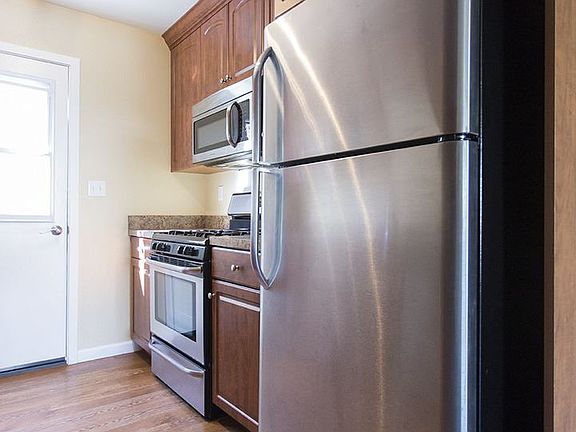 5th image of 368 Roosevelt St APT 5