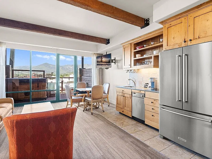 1 bed, 1100 sqft, $3,715 — Photo 2