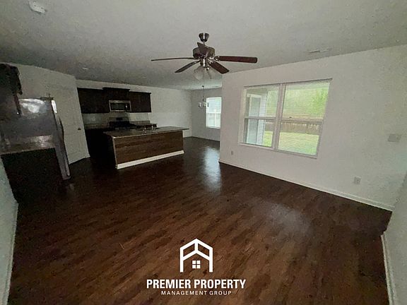 3rd image of 4659 Woodford Cir