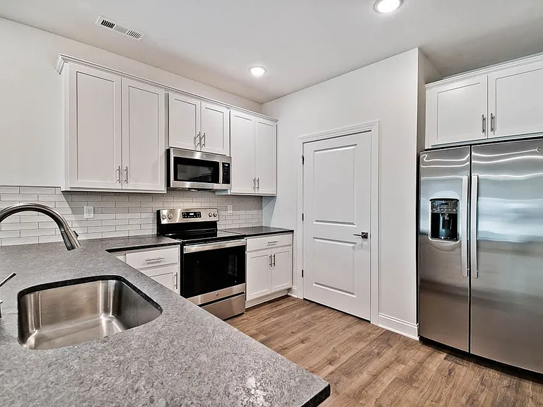 336 Turnberry Ct — Photo 5