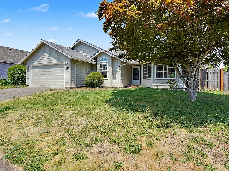 1075 Mildred Ln SE — Photo 2