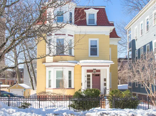 53 Putnam Ave #1R, Cambridge, MA 02138