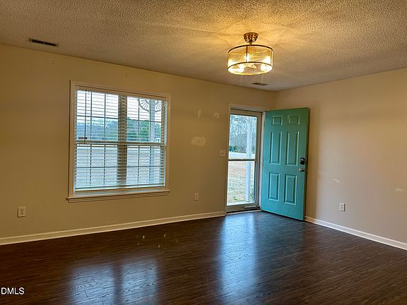 5th image of 108 Danbury Ct