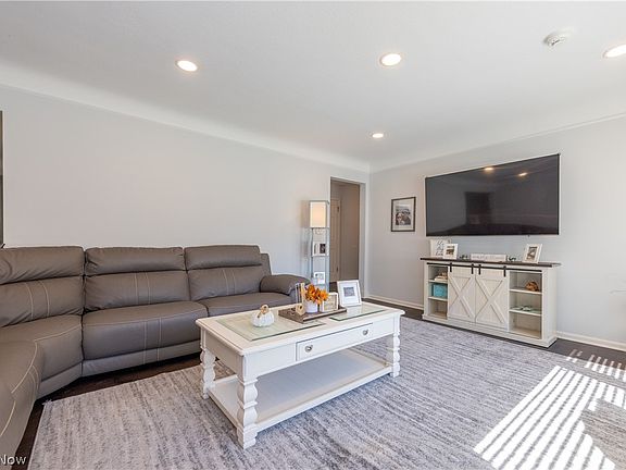 4th image of 774 Kenbridge Dr