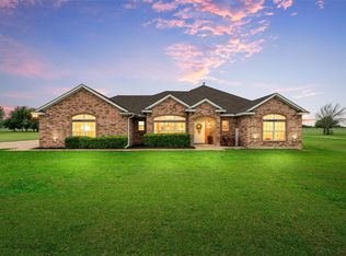 330 N Quail Run Dr, West, TX 76691