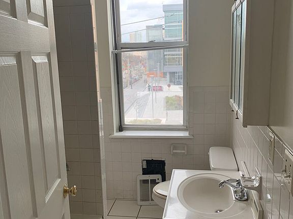 4th image of 4600 Woodland Ave