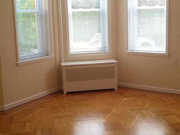 523A 18th St masterbed