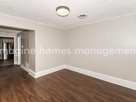5th image of 916 20th Ave NE