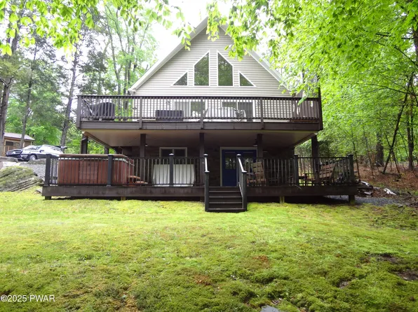 331 Wallenpaupack Dr, Greentown, PA 18426