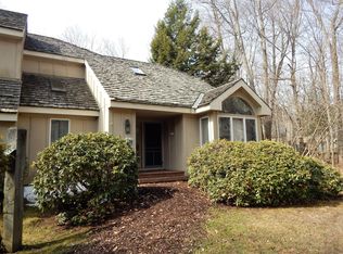 1057 Crestwoods Dr, Pocono Pines, PA