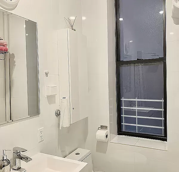 139 E 30th St #1B — Photo 9