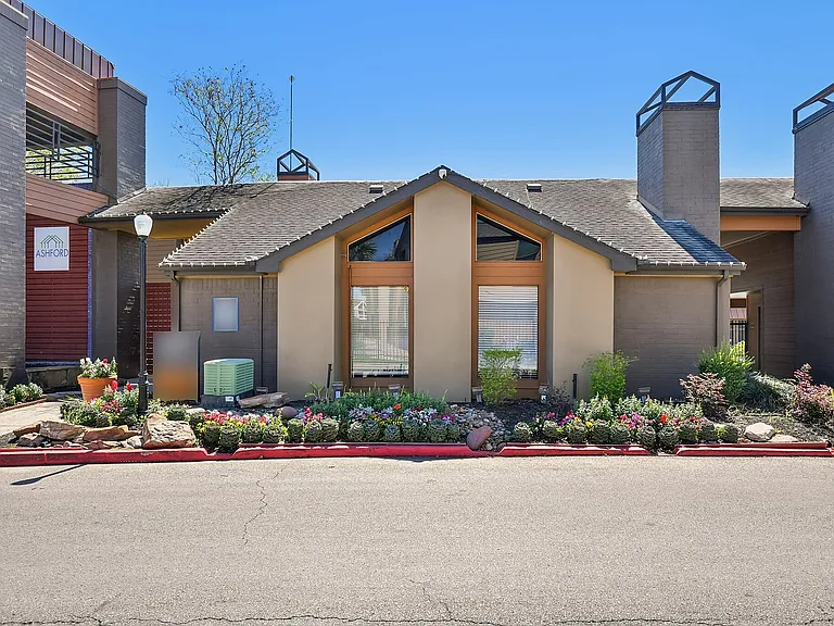 1-web-or-mls-Briar Forest Dr-S1303-001
