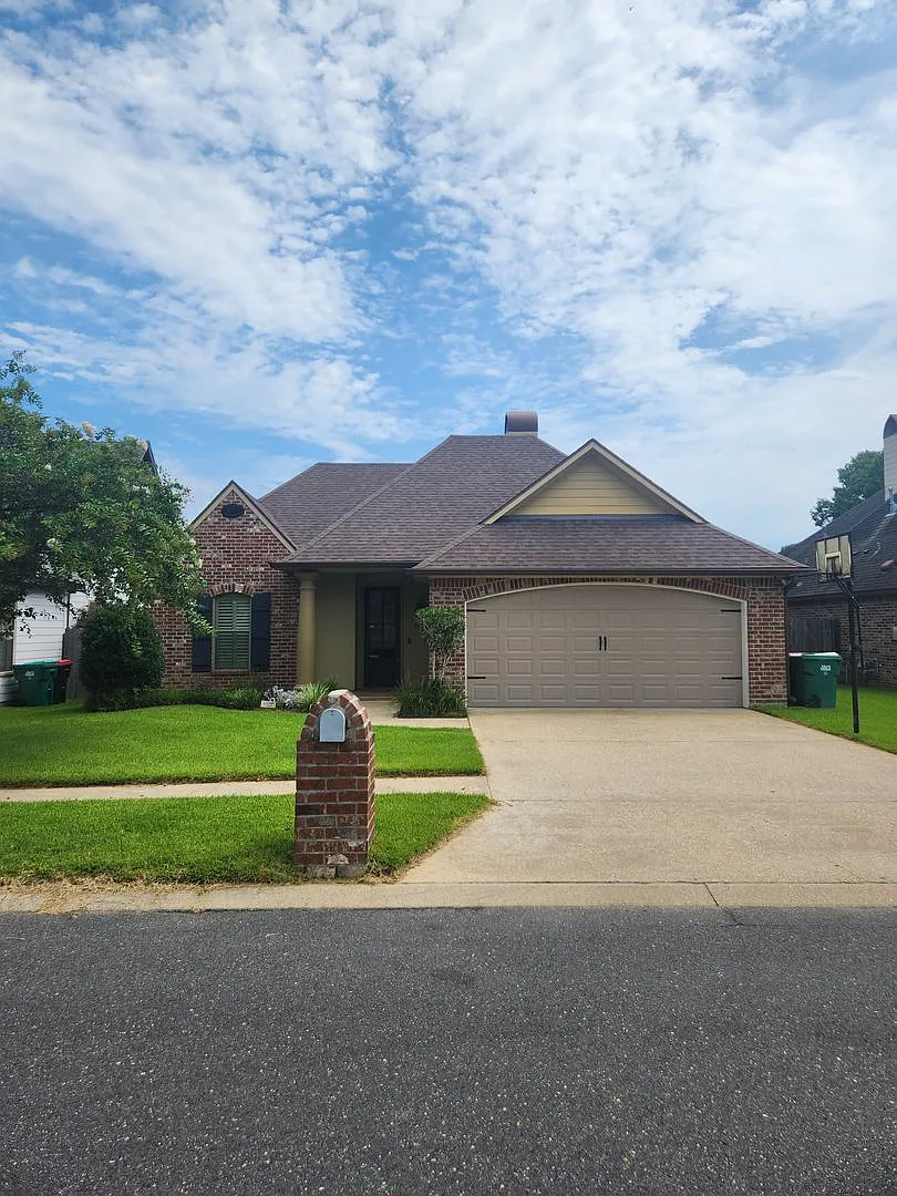 4 bedroom home for rent — Photo 1