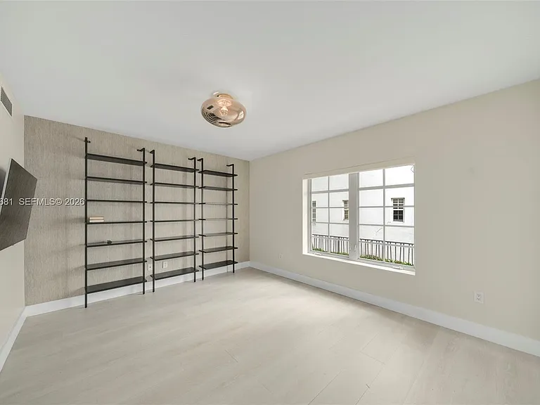 435 21st St #103 — Photo 9