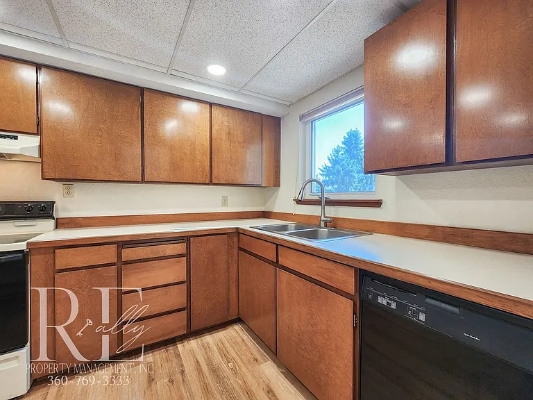 515 NW Heritage Ln — Photo 10