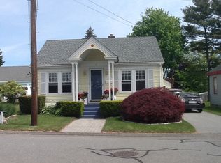 32 Hoppin Rd, Newport, RI 02840