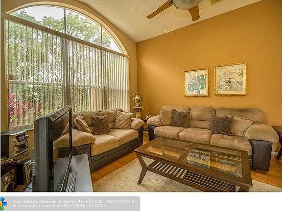 4th image of 17424 NW 10th St