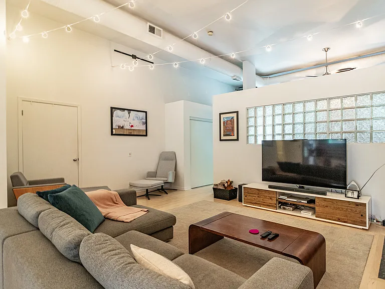 400 N Racine Ave #110B — Photo 10