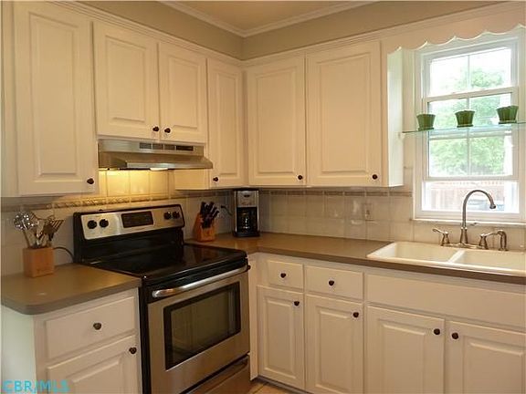 5th image of 2584 Westmont Blvd