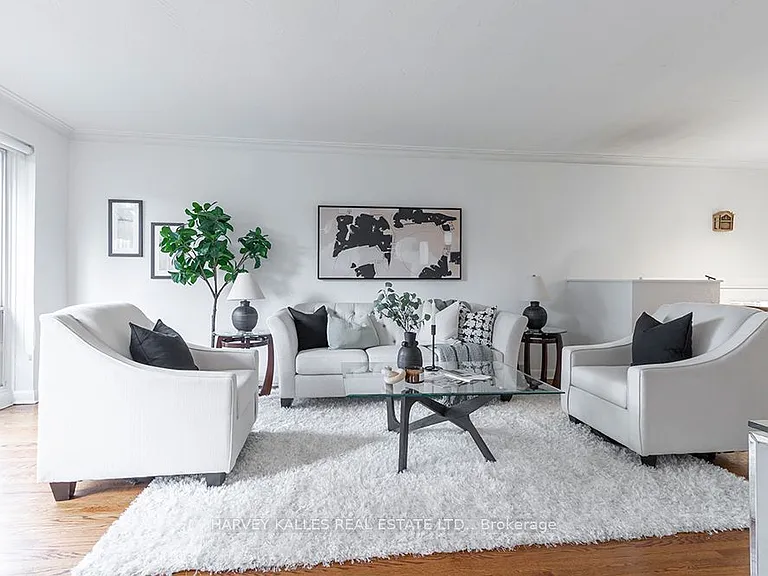 135 Combe Ave — Photo 4