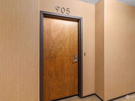 4th image of 1910 Evergreen Park Drive SW #905