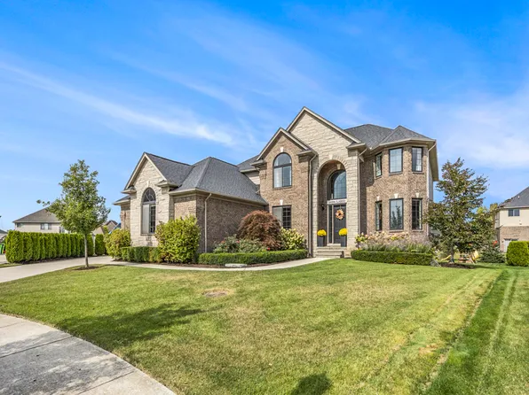 56096 Lario Ct, Macomb, MI 48042