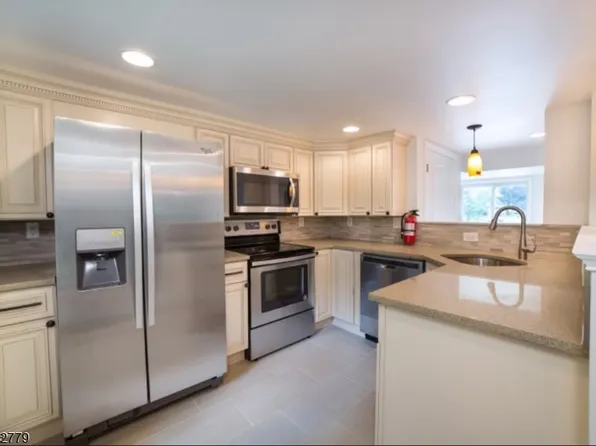 32 E Shore Trl, Hardyston Twp., NJ 07460