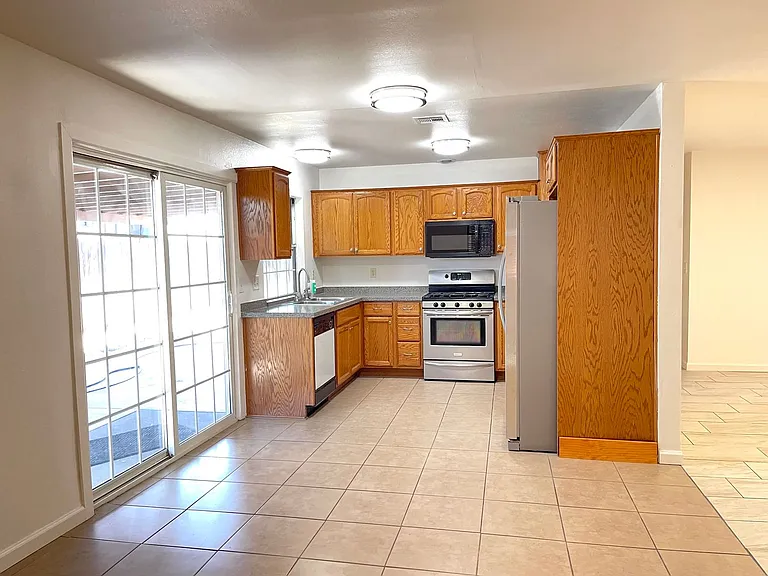 2698 San Anselmo Ave — Photo 10