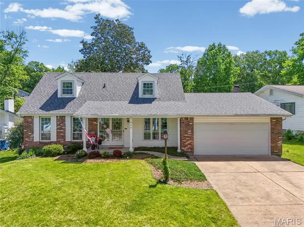 916 Parkfield Ter, Ballwin, MO 63021