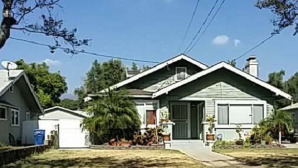 1st image of 372 W 29th St