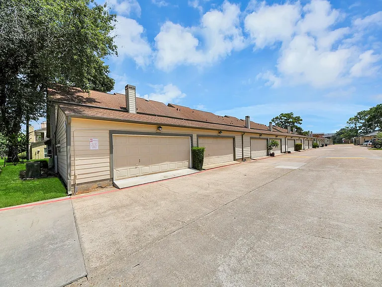 742 Country Place Dr #A — Photo 31