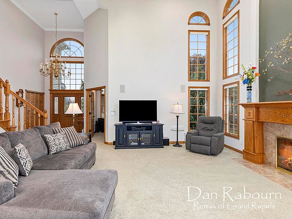 4th image of 3881 Shorewood Ct SW