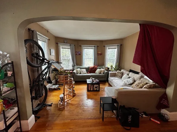 2 Rena St, Worcester, MA 01604