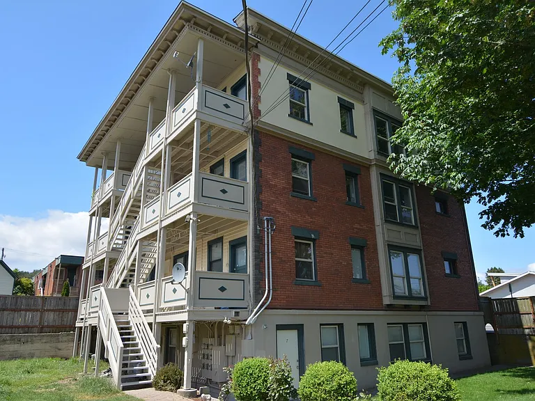 920 S 9th St — Photo 12