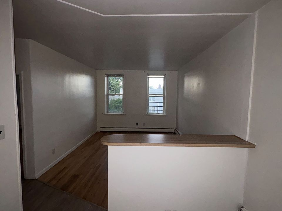 1st image of 1046 Broadway APT 5