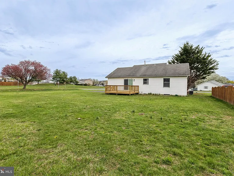 100 Heathrow Ln — Photo 22