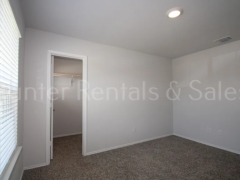 7007 Gilbert Dr — Photo 17