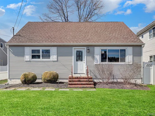 77 Farmers Avenue, Lindenhurst, NY 11757