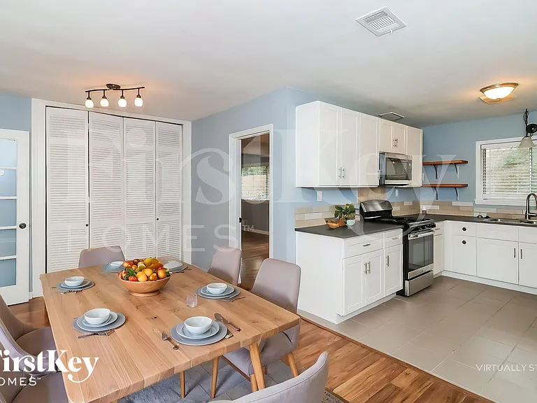 3453 Woods Dr — Photo 6