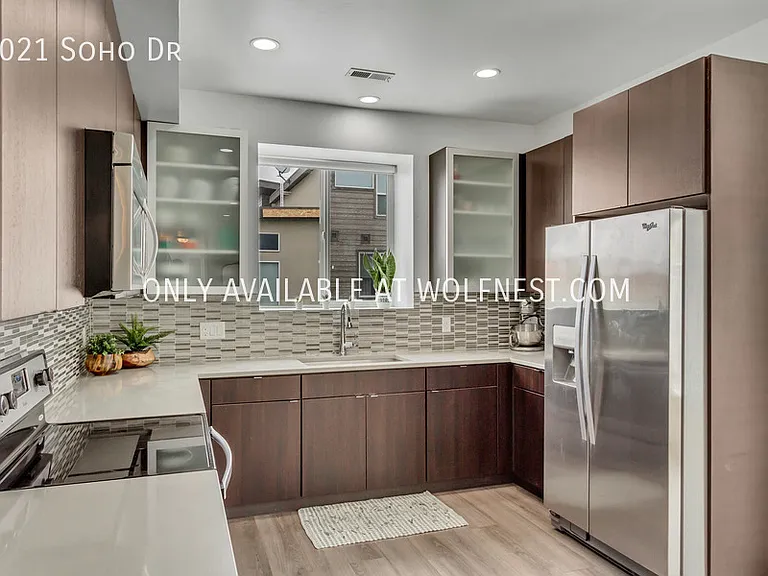 1021 Soho Dr — Photo 12