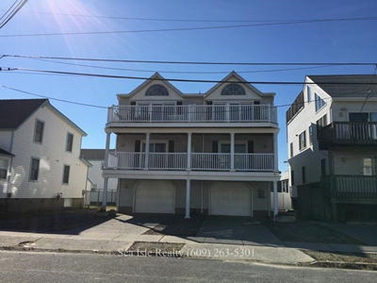 1st image of 24 33rd St W