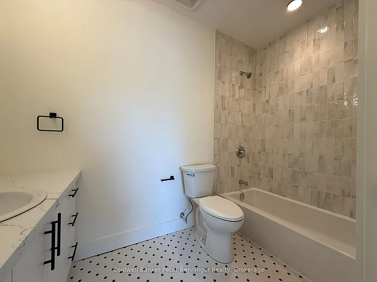 604 Queen St S #405 — Photo 12
