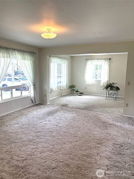 3rd image of 8 Orchard Loop S.
