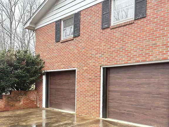 2nd image of 208 Eastwood Park Dr SE