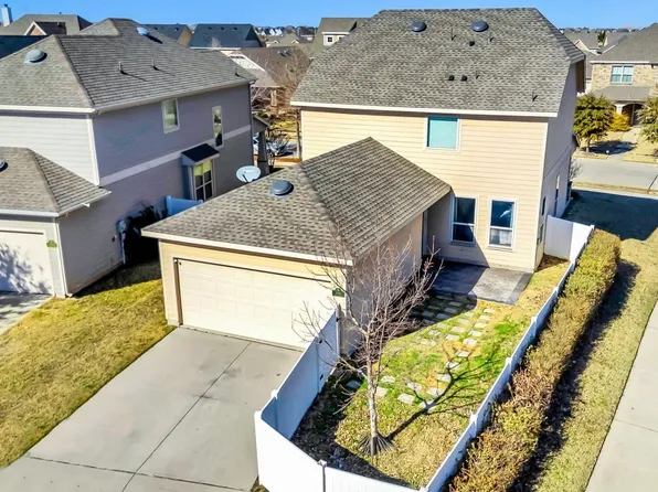 1044 Holly Anne Ln, Aubrey, TX 76227