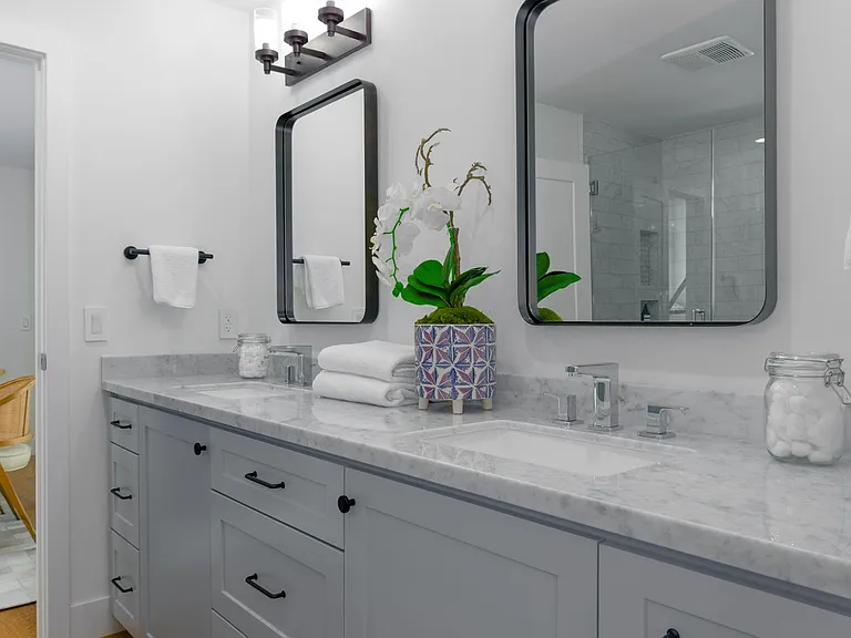 1025 W Balboa Blvd — Photo 26