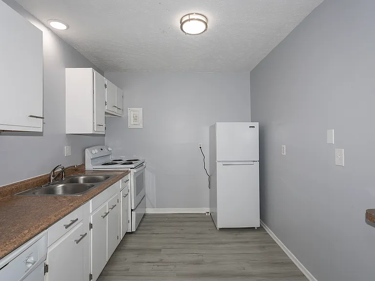 1733 W 24th St #15 — Photo 6